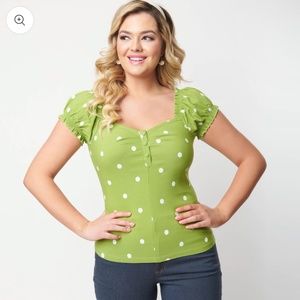 Unique Vintage sweetheart Loretta green and white top